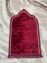 Cargar imagen en el visor de la galería, Alfombra elegante de rezo Sajada salat terciopelo
